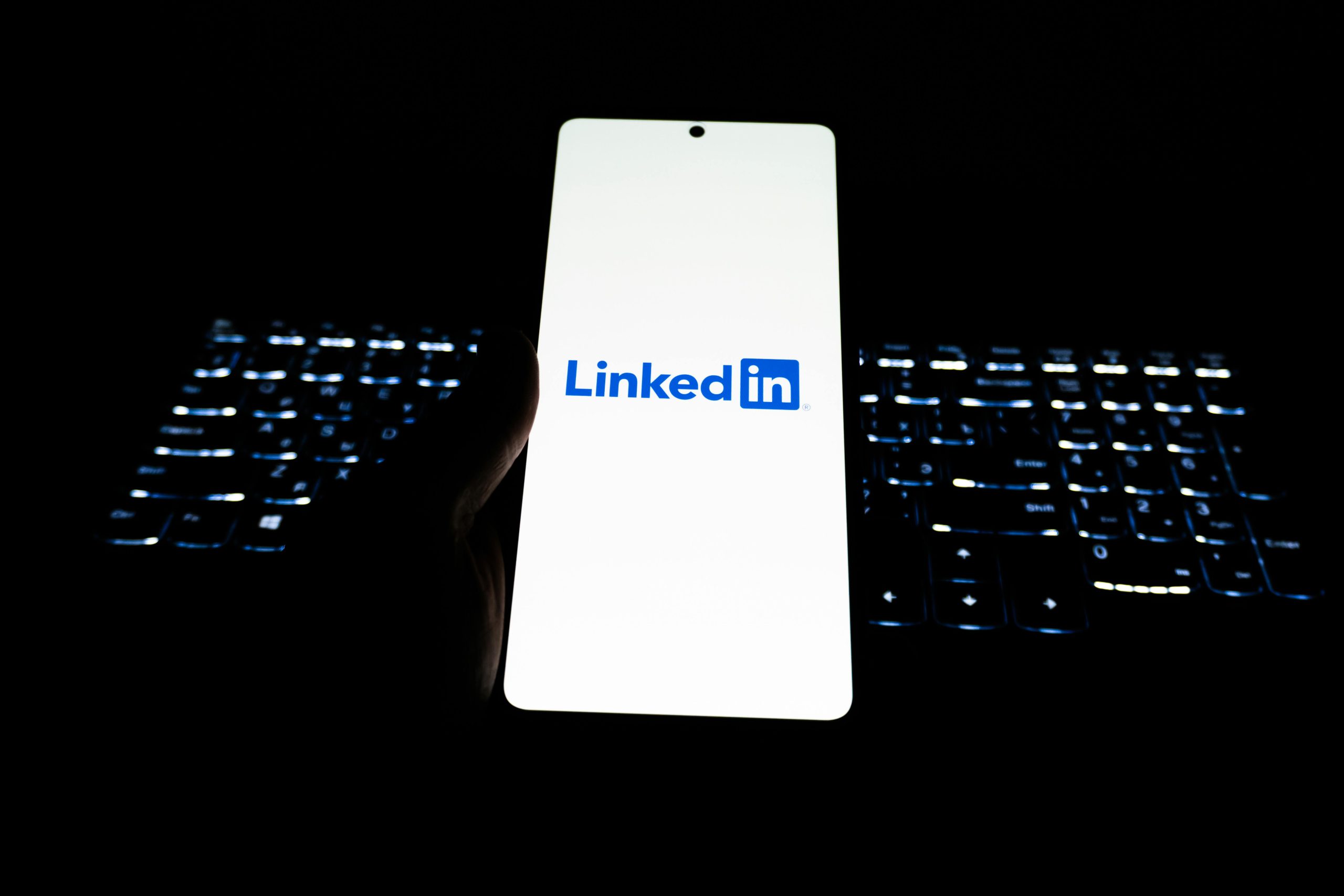 Agencies Rent LinkedIn Account Profiles for High-Volume Campaigns